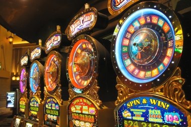 Dealer button and position markers on leetify Texas Poker table